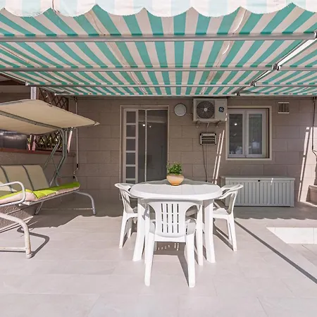 Randello Sunset Apartment *